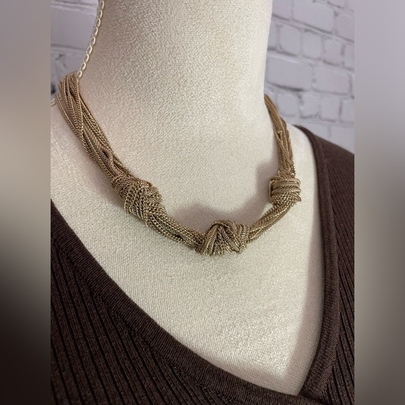 WOMEN'S GOLD KNOT NECKLACE with lobster clasp 18' - Picture 12 of 16